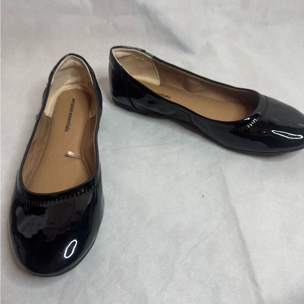 Amazon Essentials Black Patent Round-Toe Ballet Flats